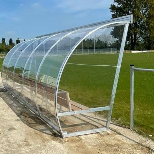 Dugout voetbal model 150 56 Onze 5 meter dug-outs met FSC zitting en leuning in Antwerpen.